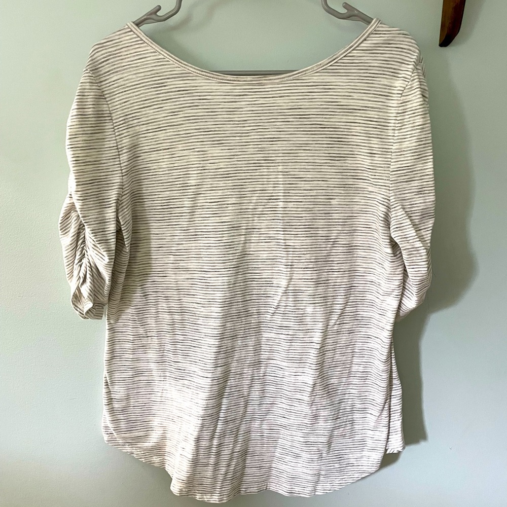3/4 ruffled sleeve top